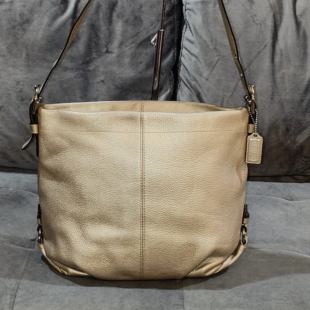 EUC COACH BEIGE/GOLD METALLIC PEBBLED LEATHER SHOUDLER BAG ADJUSTABLE STRAP
